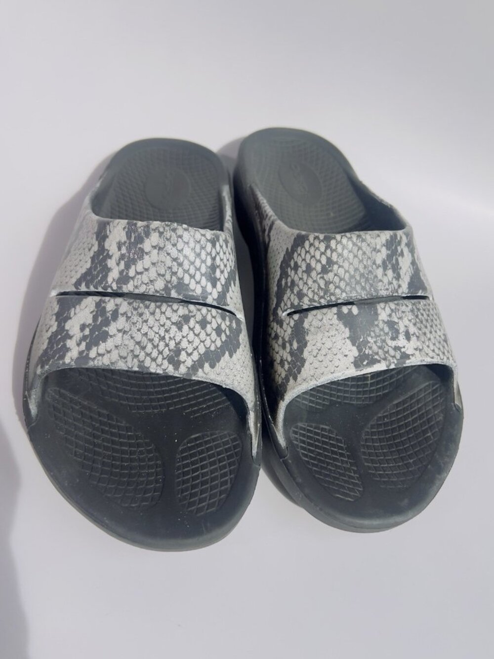 OOFOS OOahh Recovery Slide Sandals Animal Print Women’s 11 / Men’s 9